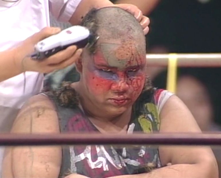 Aja Kong head shaved